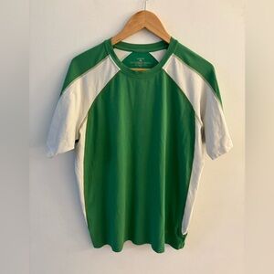 Patagonia Green & White Short Sleeve TShirt, Men’s Large. Excellent condition